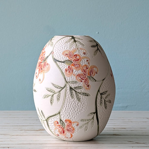 Dariya Gratte grevillea egg vase DG324