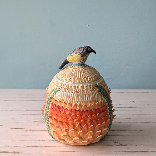 Lidded bird vessel by Dariya Gratte