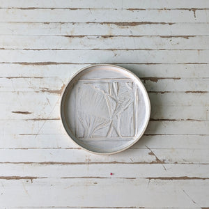 Linda Visser small macrocarpa plate white