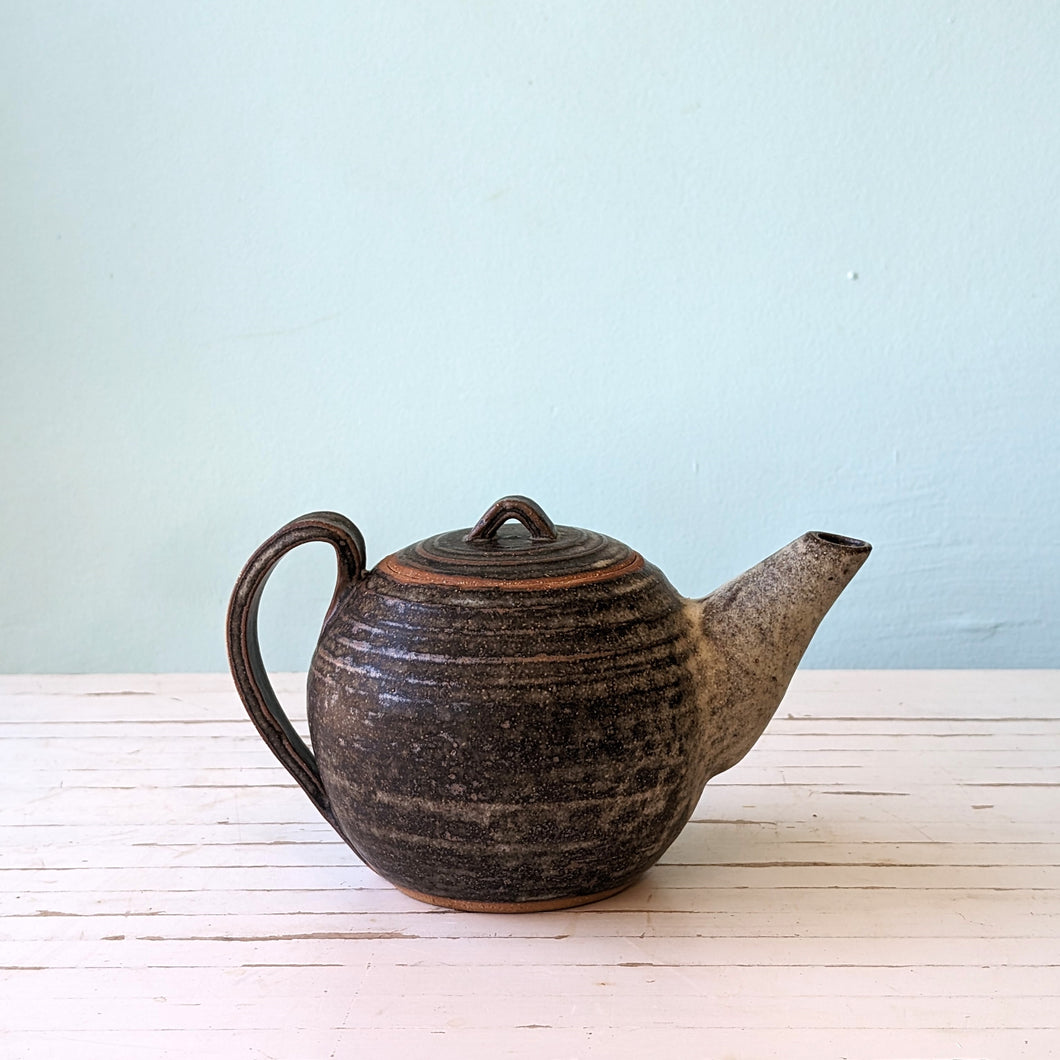 LK Ceramic teapot dark stoneware LK935